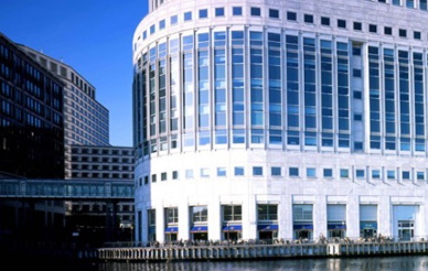 Women answering calls, call centre